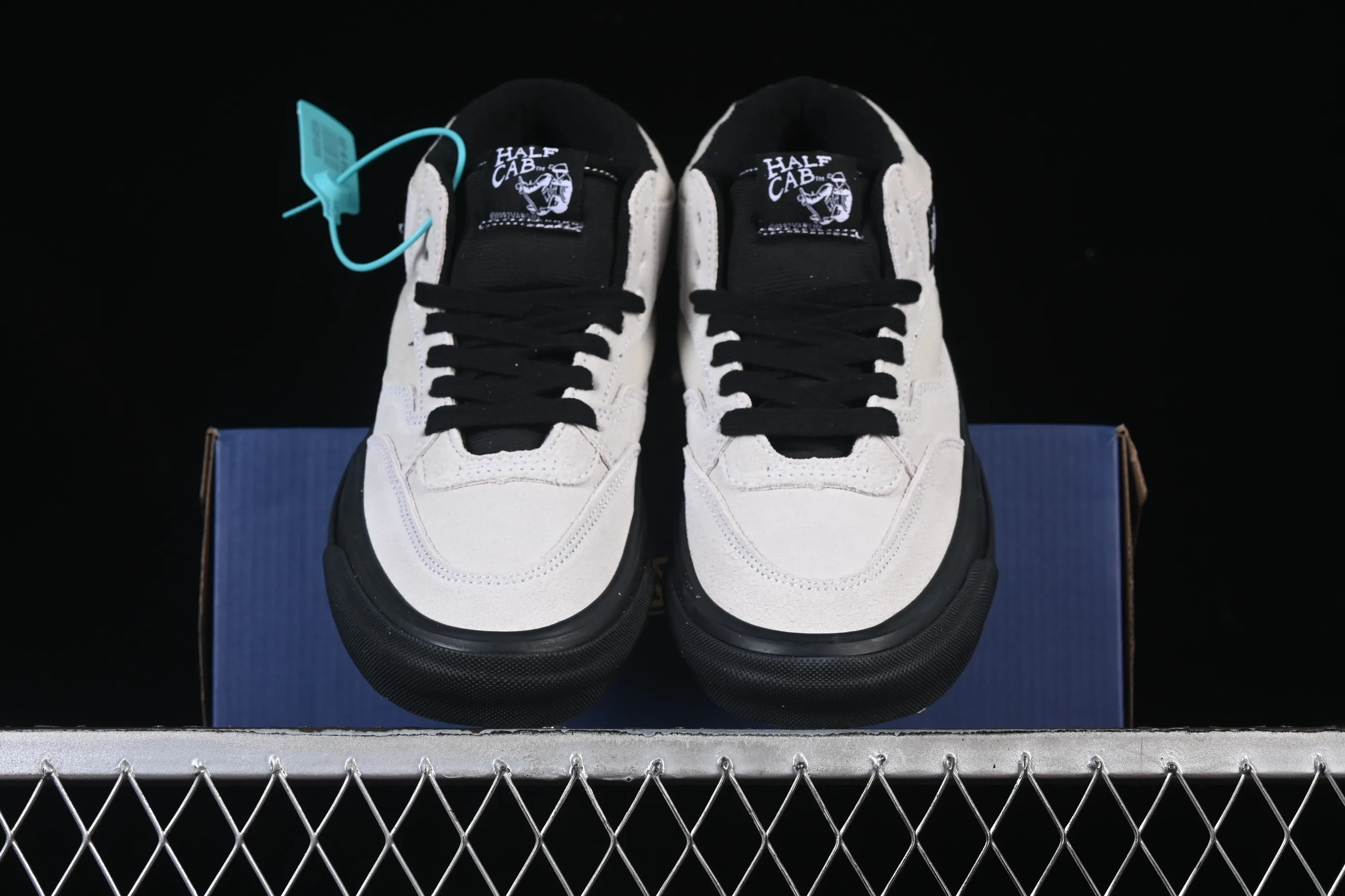 All categories Vans Vans series Vans Mid Vans China Vans Half Cab 33 Vans official retro casual simple versatile skateboard shoes VN000CXJYB2